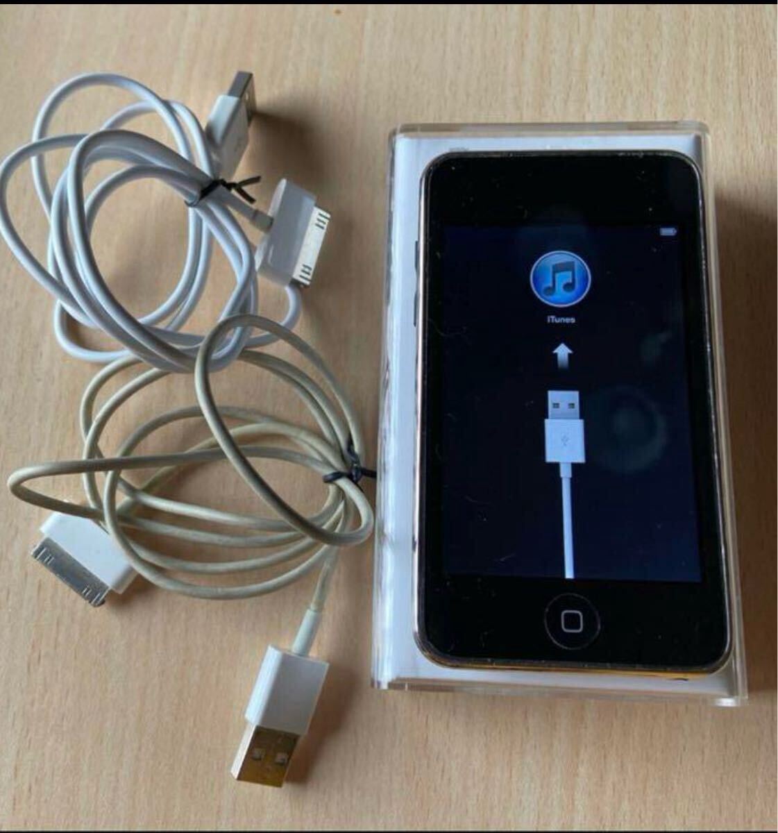 iPod touch 第3世代 32GB Apple ケース有 充電2個付拍卖