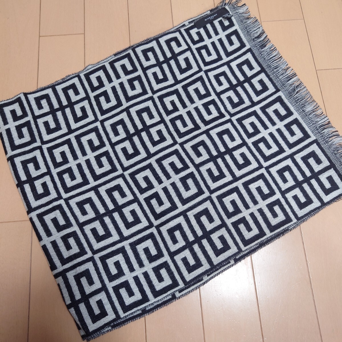 GIVENCHY ジバンシー マフラー ロゴ モノクロ 幾何学模様 イタリア製 ウール 拍卖