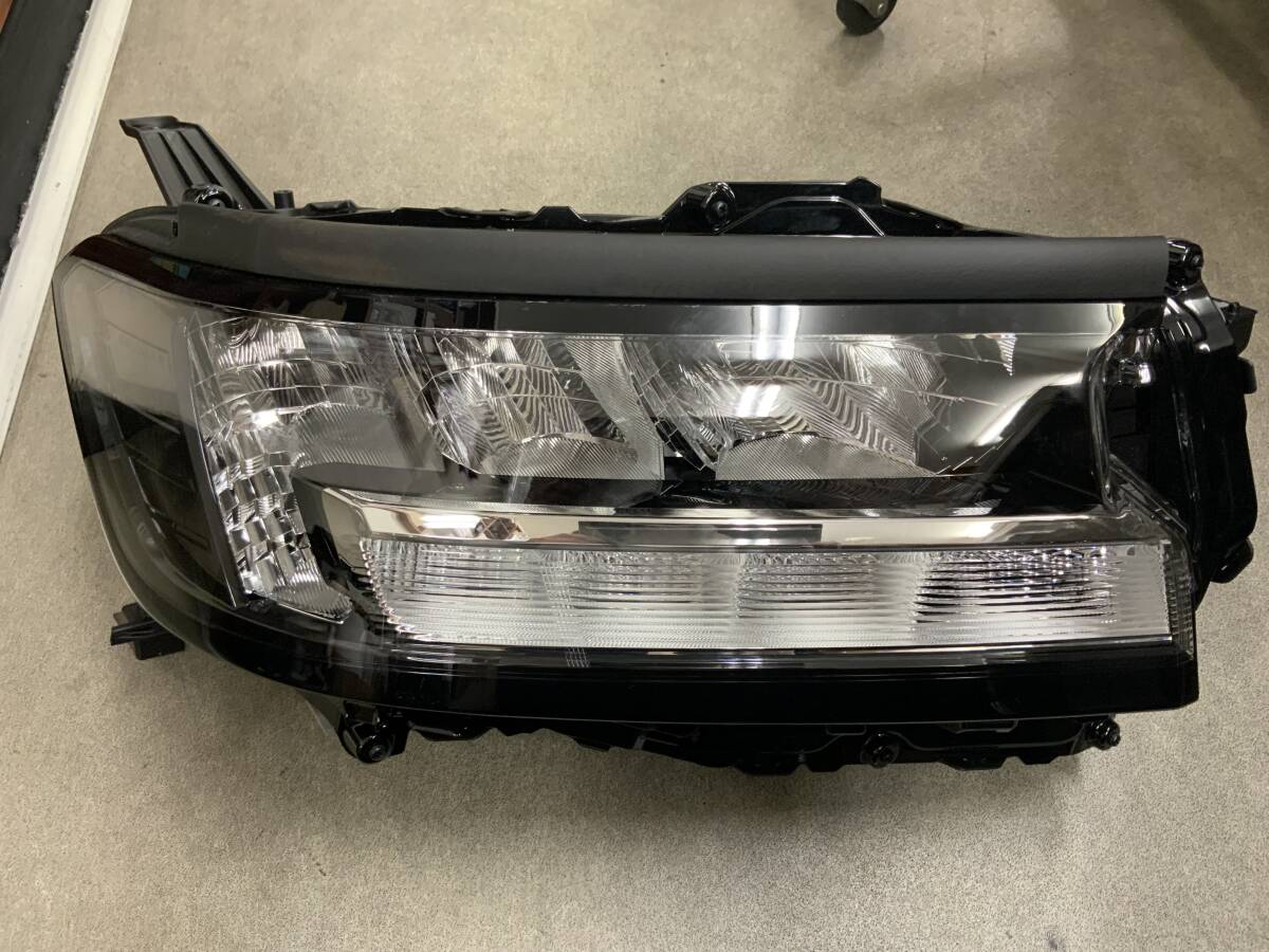 ランドクルーザー300系 右ライト LED KOITO 60-285 ヘッドライト右拍卖