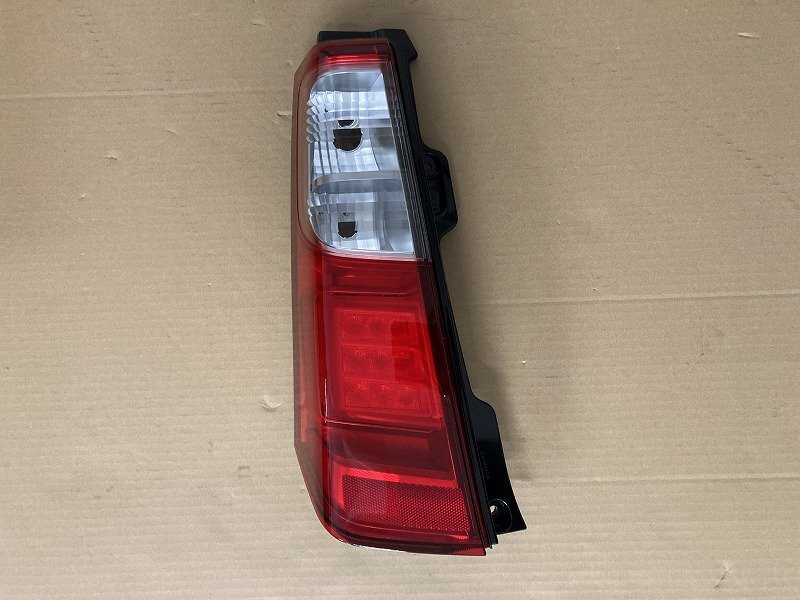 【K51001】ワゴンR MH34S 左 テールランプ 35670-72M00 未使用拍卖