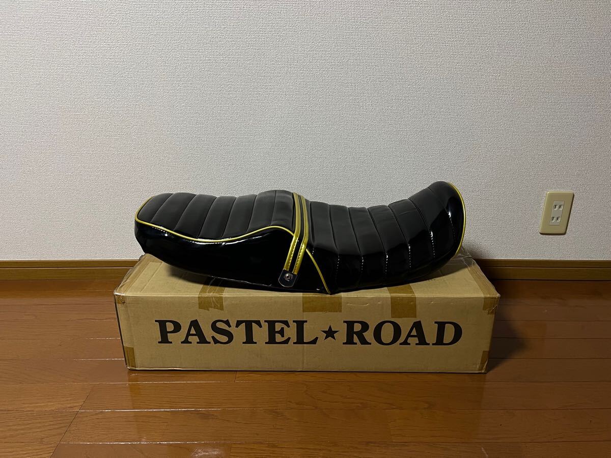 ゼファー400χ 大人気!! 黒・金 エナメル タックロール シート 前後アンコ抜き済み!! 三段 大川 川口 ノーマル ZEPHYRχ BEET カフェ拍卖