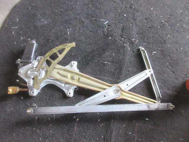★⑤R7A8168 JZX81 マークⅡ 純正左フロントドアレギュレーター ハードトップ車 GX81 修理やストック等に パワーウィンドウ拍卖
