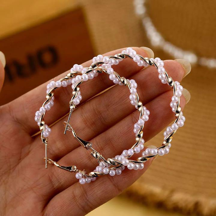 ツイストピアス ゴールド×パール レディース 大ぶり 大きい ねじれ ひねり シンプル 小顔 アクセサリー 金 新品拍卖