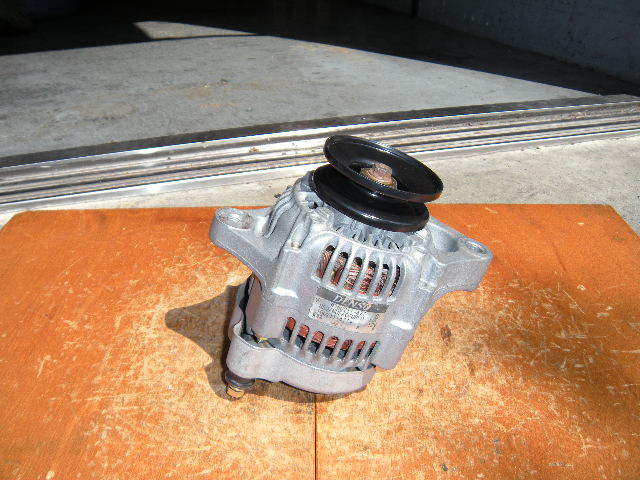 クボタ、ホイルローダー/ユンボ用オルタネーター(ダイナモ)リビルト品 100211-4770、16495-64011拍卖