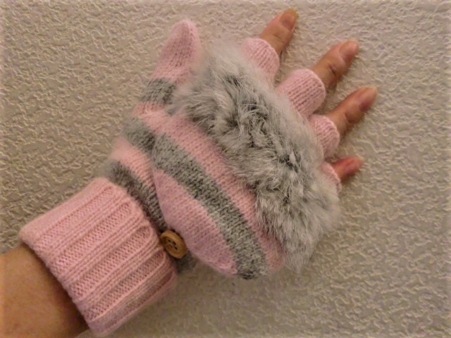 レディースファッション 手袋 天然ラビットファー付き(2WAY)可愛いボーダー柄ニット 指先無し手袋 サービス品 ピンク拍卖