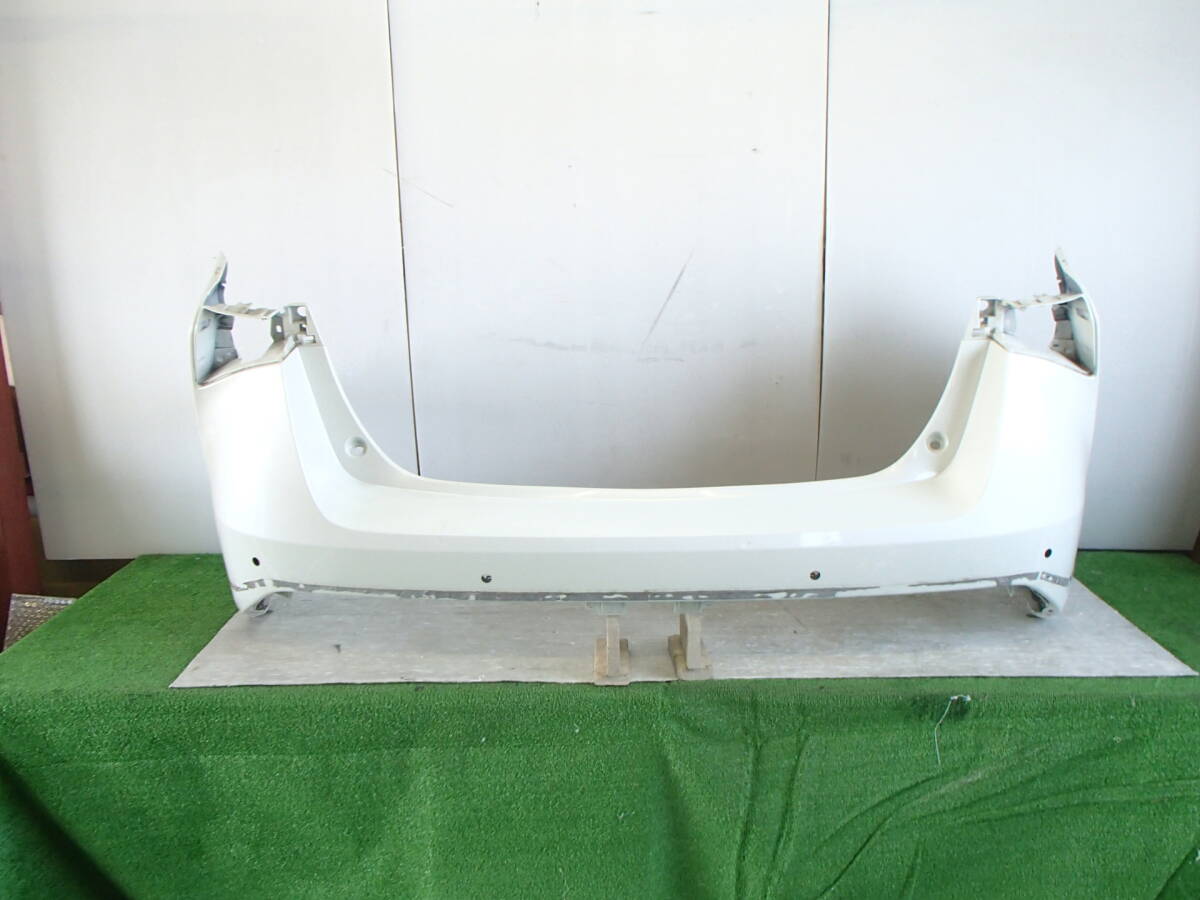 ZVW51/ZVW55 後期 プリウス 純正 リアバンパー 070 ホワイトパール 52159-47290 平成30年12月以降【24-683】拍卖