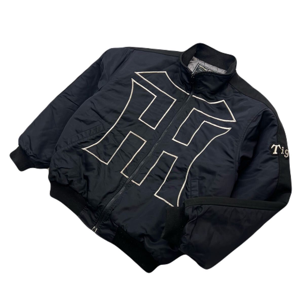 阪神タイガース MICHIKO KOSHINO ローリングス ビッグ ロゴ ブラック 中綿 ジャケット デザイン M 秋冬 プロ野球 激レア 希少 古着■DD314拍卖