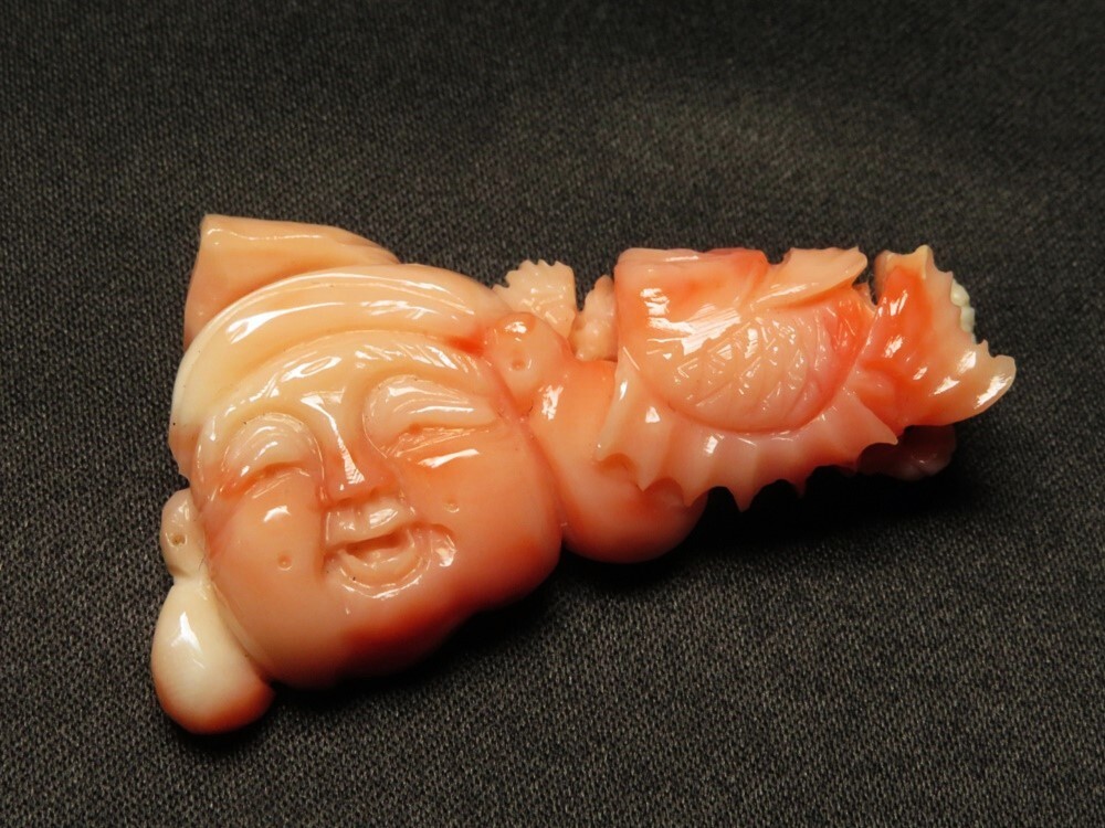 【9451】和装小物 (明治・大正・昭和)本珊瑚 恵比寿大黒彫 ブローチ 重量12g(初品・買取品)拍卖