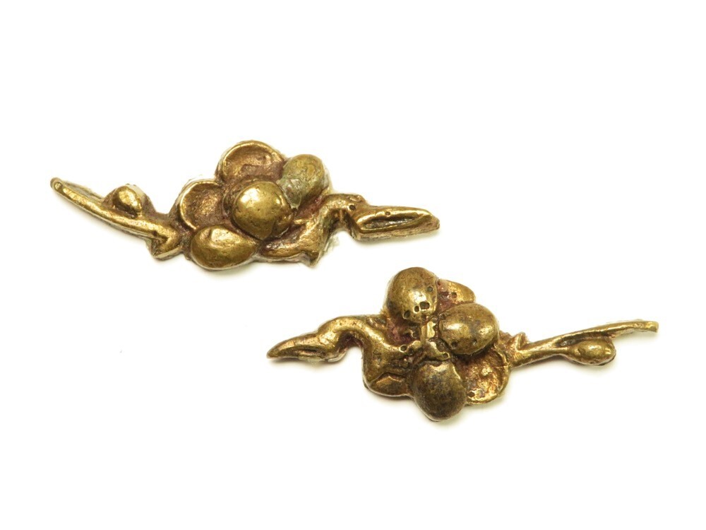 【9494】刀装具 江戸期~ オリジナル 銅製 梅花 彫金 目貫(初品・買取品)拍卖