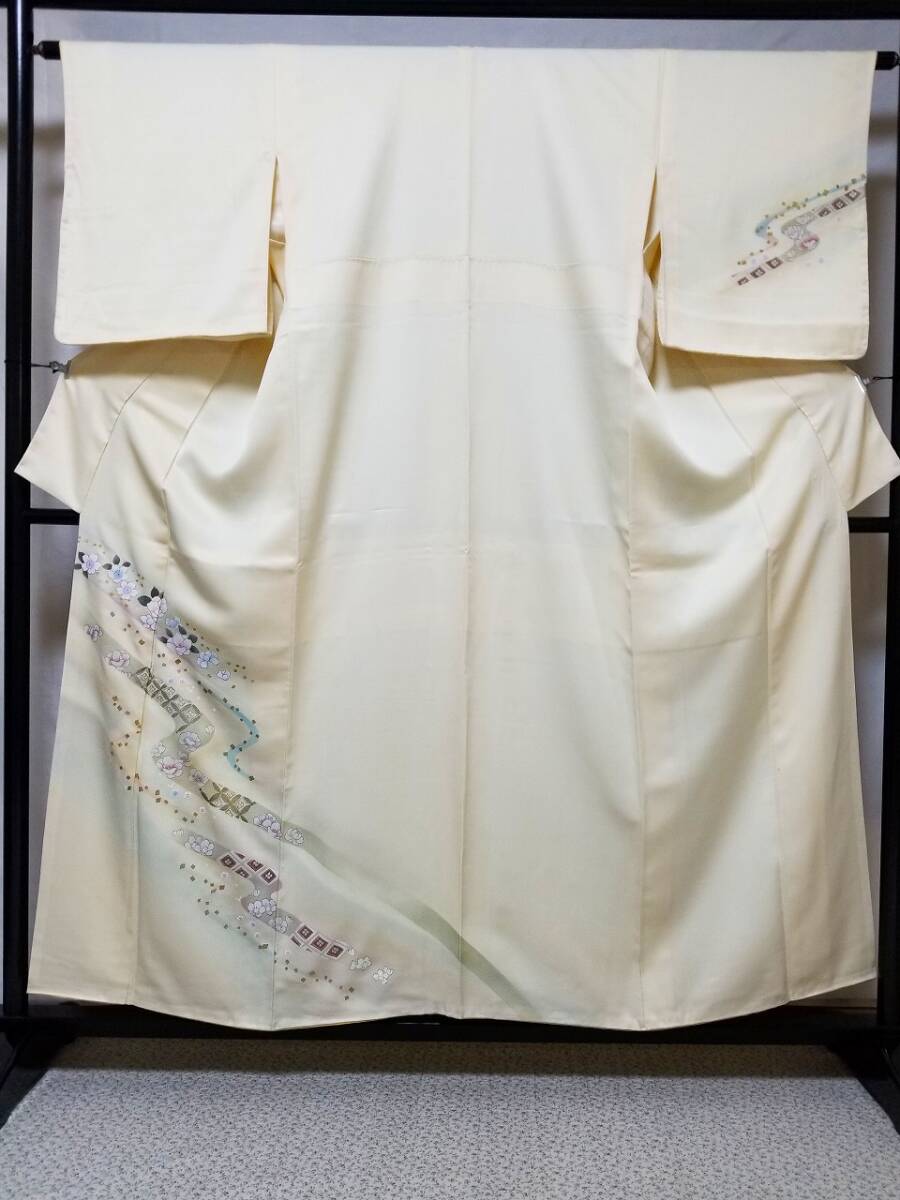 桐徳】付下げ☆送料無料*紐流し文様*期間限定20%OFF{正絹*袷.付下げ}*身丈159*裄64*薄い赤みの黄色地*紐流しの中に多種類文様*№6962拍卖