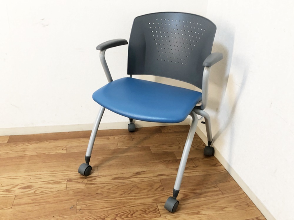 AICOミーティングチェア MC-334肘置き・キャスター付きスタッキングチェア アイコ高耐久オフィスチェア パンチングホールデザイン5拍卖