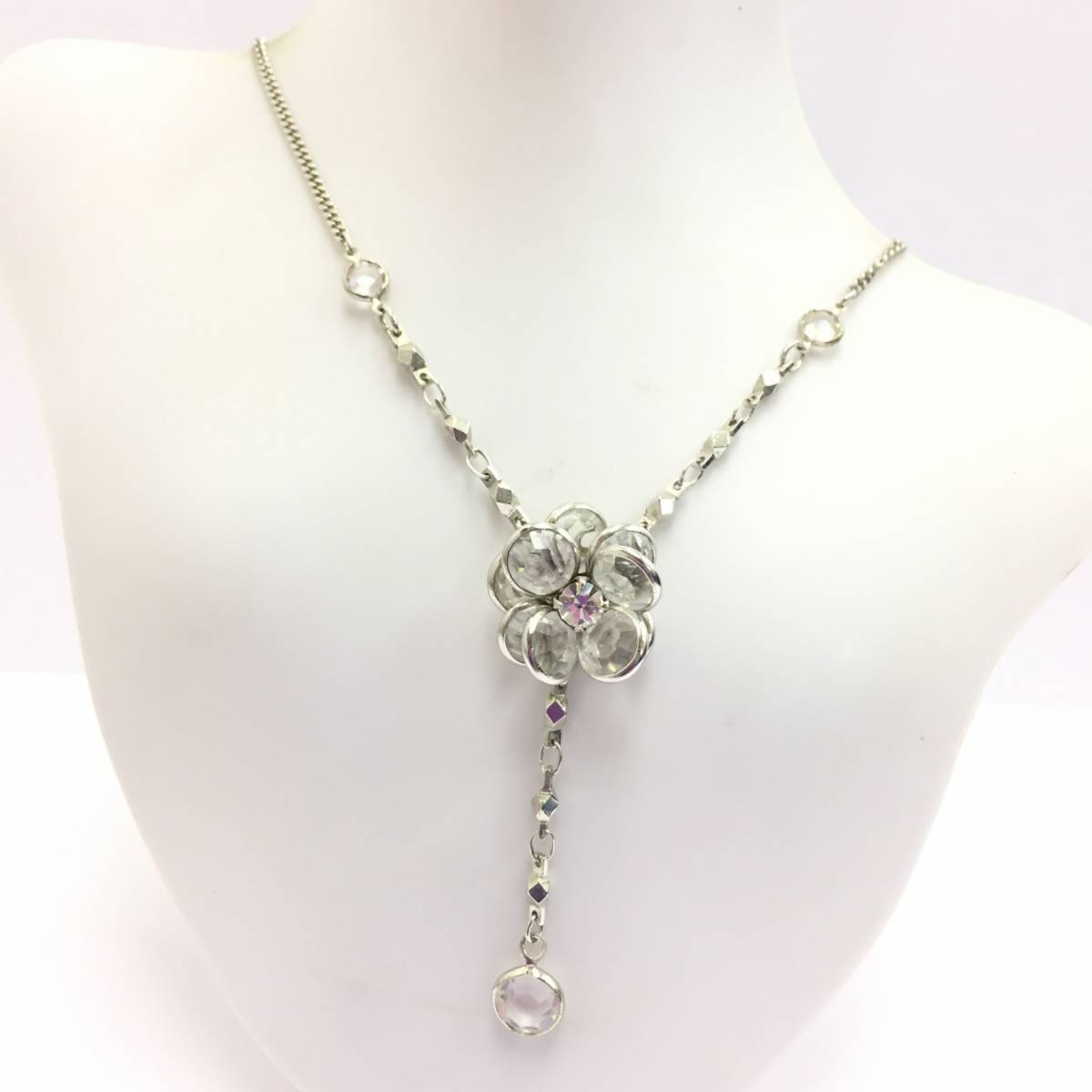 【ネックレス】約34cm ダイヤのようなキラキラストーン 花のようなデザイン シルバー 銀色 804拍卖