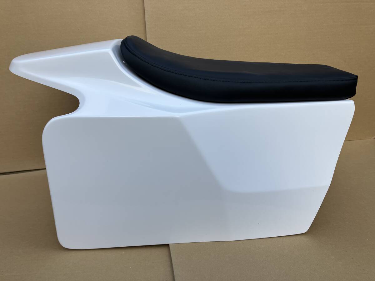 アメリカ製 RS600D FRPシートカウル/パッド フラットトラック/ダートトラック/FTR223/FTR250/SR400/ハーレーダビッドソン/グラストラッカー拍卖