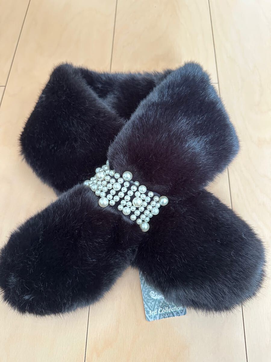 新品◆ ファーマフラー パール付き ★ ブラック オシャレマフラー 82㎝ プレゼントにも◆拍卖