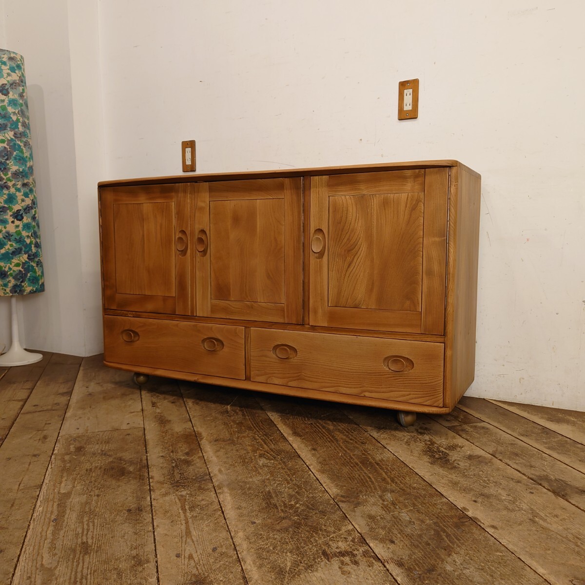 イギリス ビンテージ ERCOL アーコール Windsor sideboard ウィンザーサイドボード エルム W129.5cm CA374/モダンアンティーク ローボード 拍卖