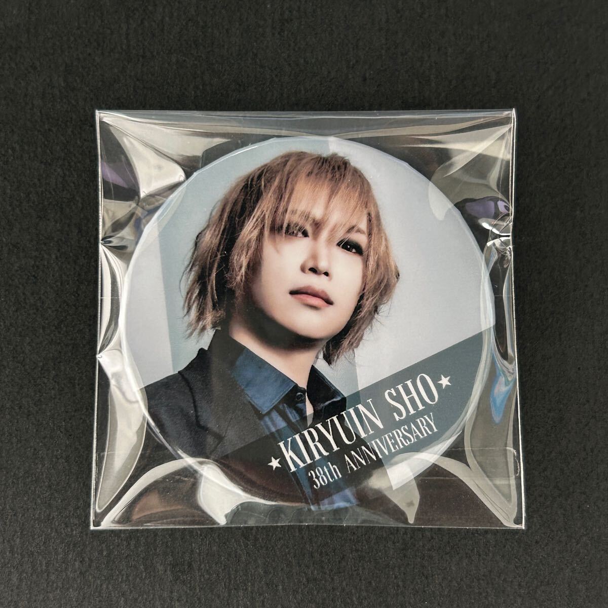 新品★2022年 キリバ 缶バッジ①【ゴールデンボンバー 鬼龍院翔 バースデーグッズ ガチャ38th 38歳 実写 バースデーガチャ】拍卖