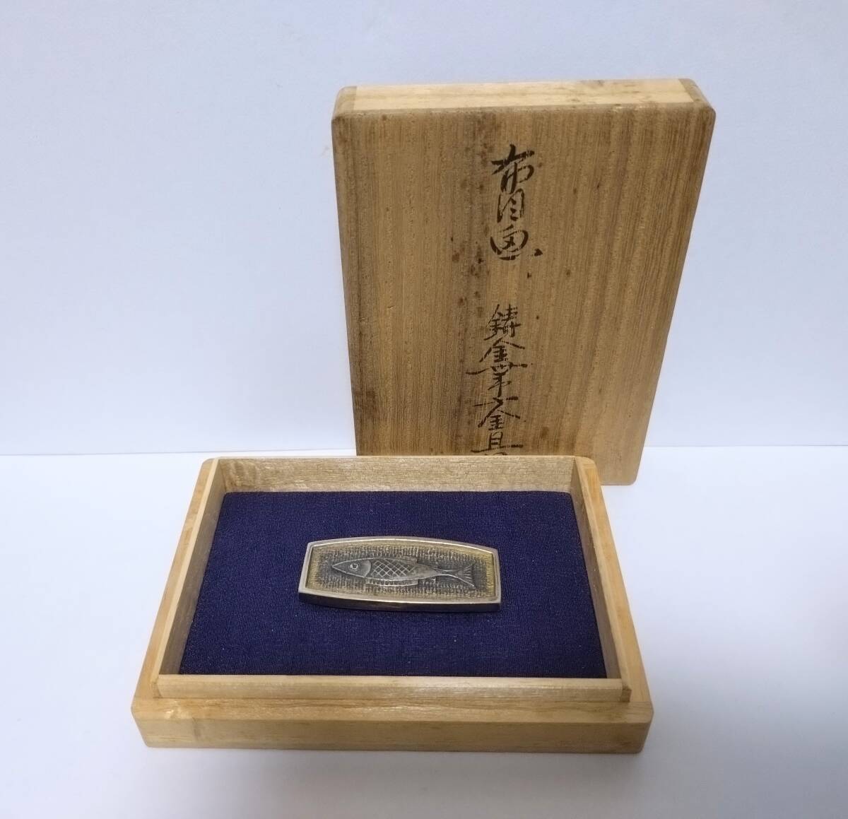 Ж 鋳金 金工 富康作 布目魚 帯留め Ж 在銘 拍卖