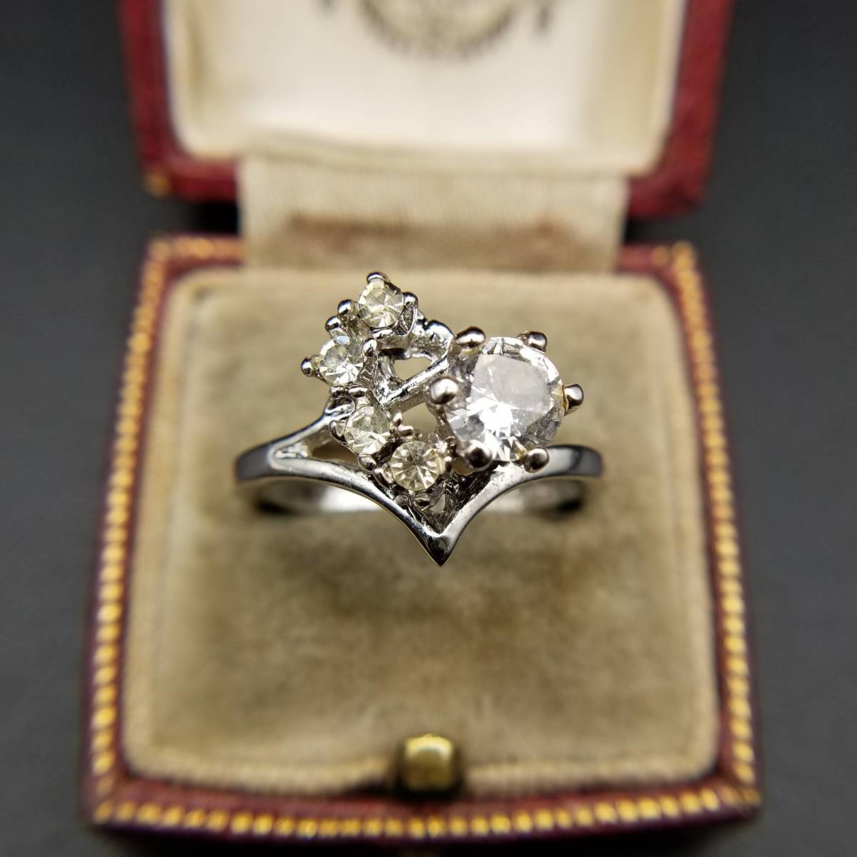 クリアラインストーン アシンメトリー ヴィンテージ リング 指輪 シルバートーン レトロ コスチュームジュエリー 大きいサイズ Y17-A拍卖