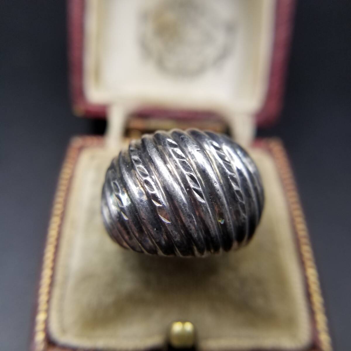 フルーテッドストライプ 斜線カット ドーム型 925 シルバー ヴィンテージ テーパード リング 銀 指輪 ボリューム感 スタイリッシュ Y21-H拍卖