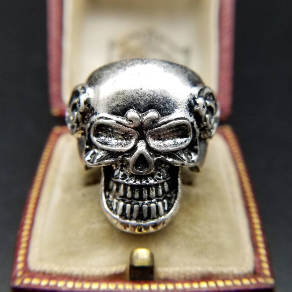 ドクロ スカル 立体彫刻 ヴィンテージ バイカー リング シルバートーン 指輪 大ぶり パンク ロック ADB拍卖