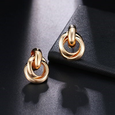 ピアス ゴールド シンプル ツイスト 韓国 レディース スタッド ラウンド ファッション クラシック ノット ウェディング ツルツル #C642-7拍卖