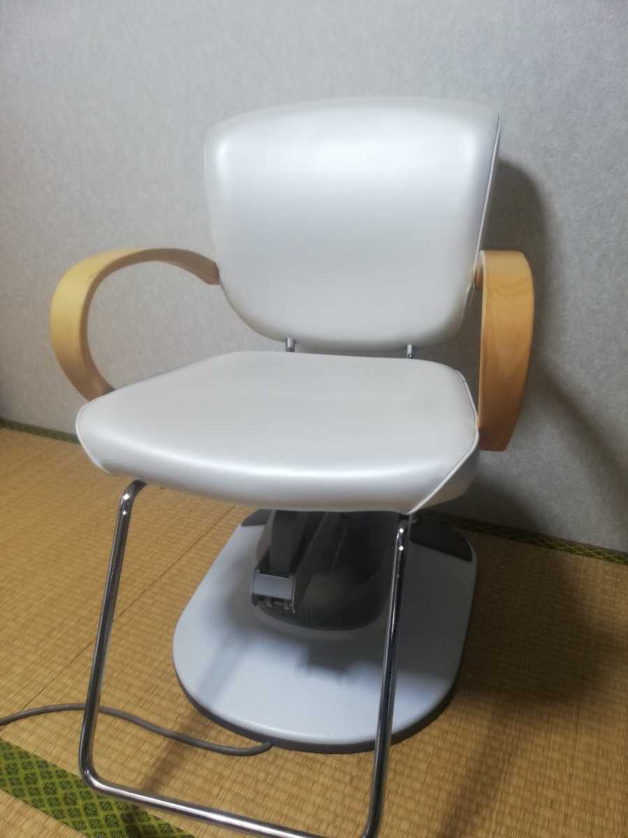 引き取り限定 綺麗で完動品 電動セット椅子 ストローク幅30cm タカラベルモント 理容 美容 イス ①TAKARA 北海道 札幌 拍卖