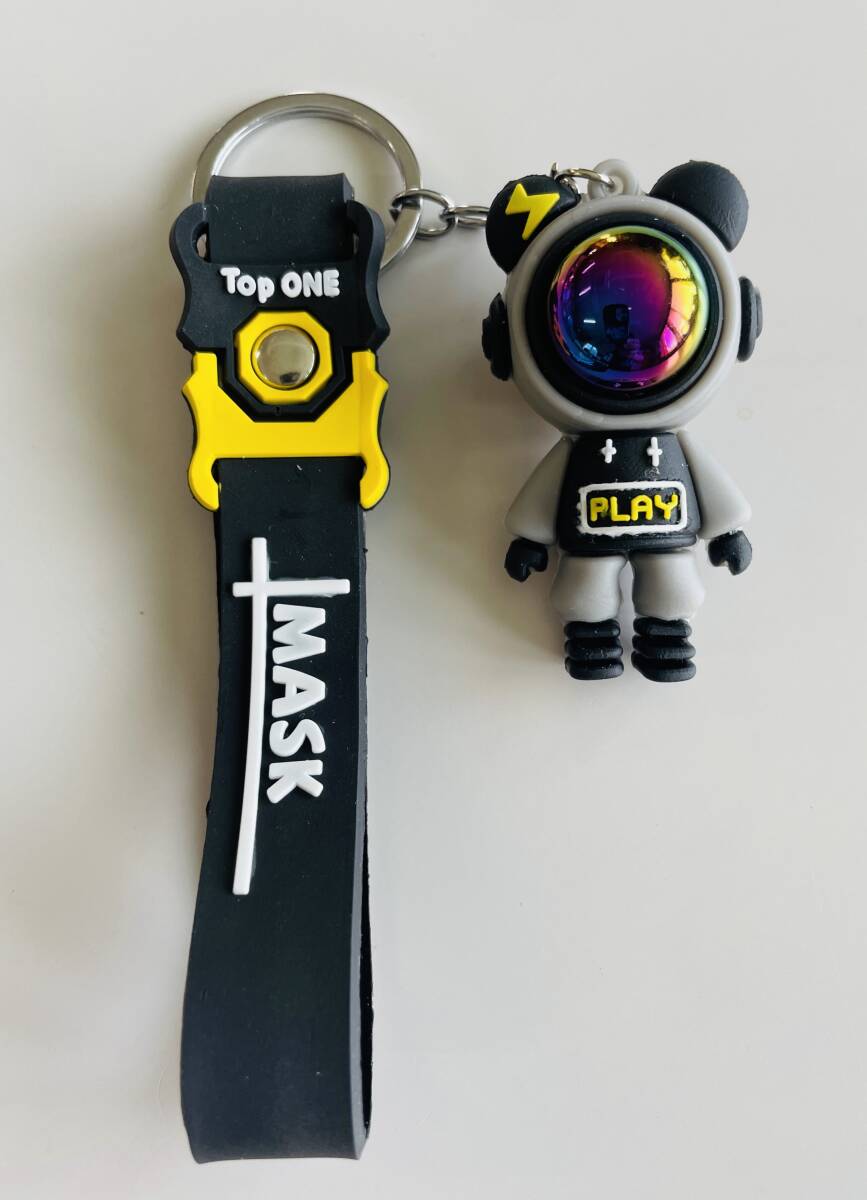 送料140円~★PLAYベアー キーホルダー ブラック★プライズ品 ベア 熊 マスコット フィギュア キーリング ラバーストラップ 宇宙飛行士拍卖