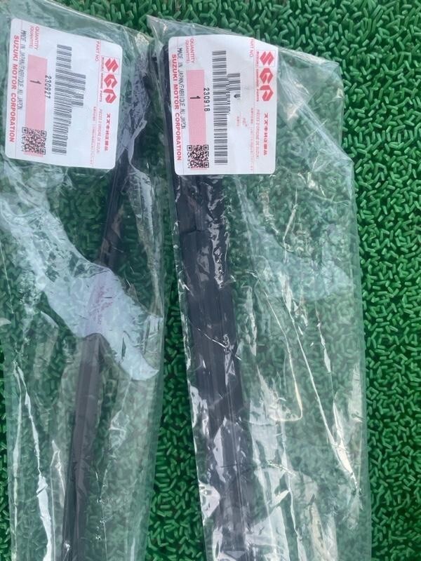 在庫希少!【未使用 スズキ 純正】セルボ HG21S ルーフゴムモールディング 左右セット拍卖