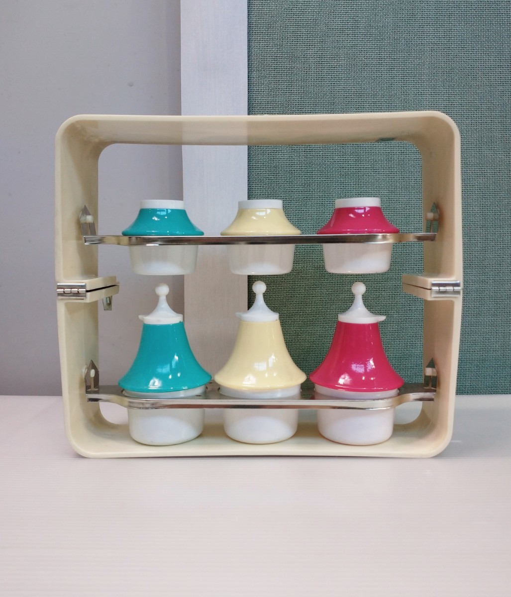 「送料無料」○ 調味料入れ キッチン雑貨  レトロポップ 醤油さし 塩コショウ くらしの泉会 昭和レトロ 未使用保管品 拍卖