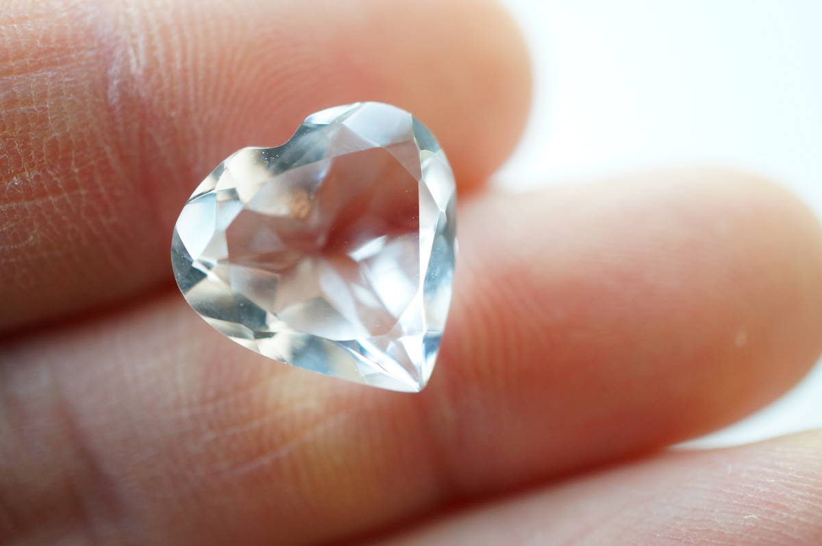 希少!30年前の原石を加工彫刻!極上天然水晶 彫刻研磨ハート高透明度石使用ペンダントトップルース7.19ct拍卖