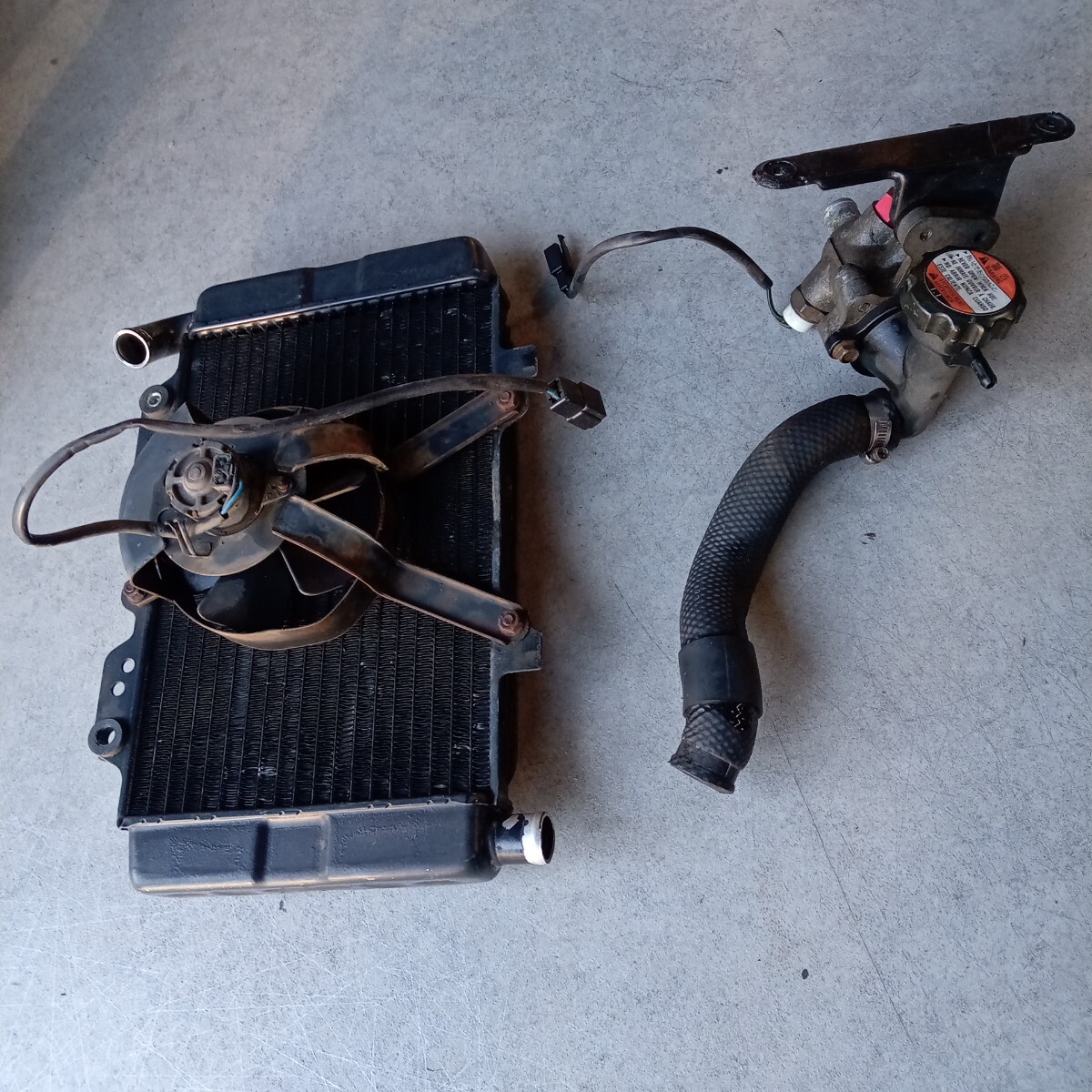 GSX250Sカタナ/GJ76A★純正ラジエーター・サーモスタット・サーモスタットケースセット 漏れ無・汚れ有拍卖