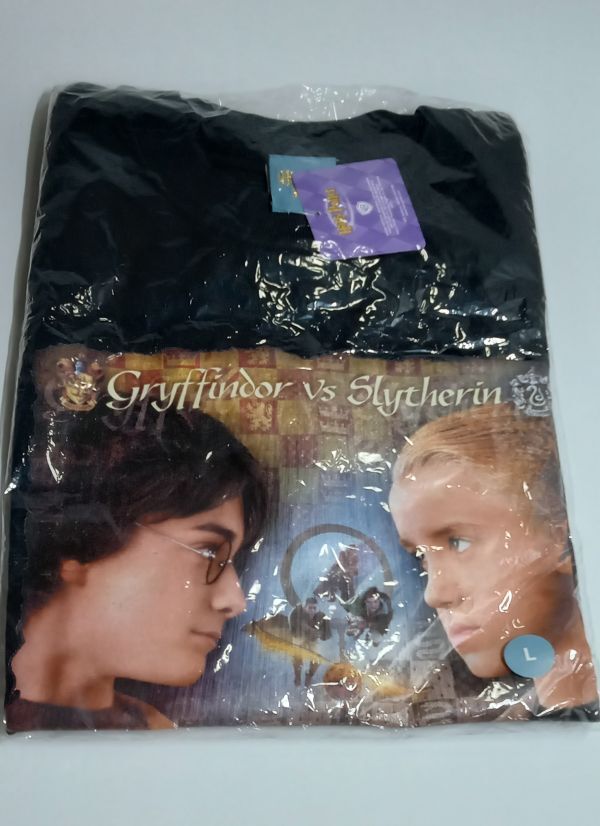 希少◆ハリーポッター Tシャツ L◆公式 グリフィンドール vs スリザリン ◆ GRYFFINDOR VS SLYTHERIN Harry Potter official T-shirt rare拍卖