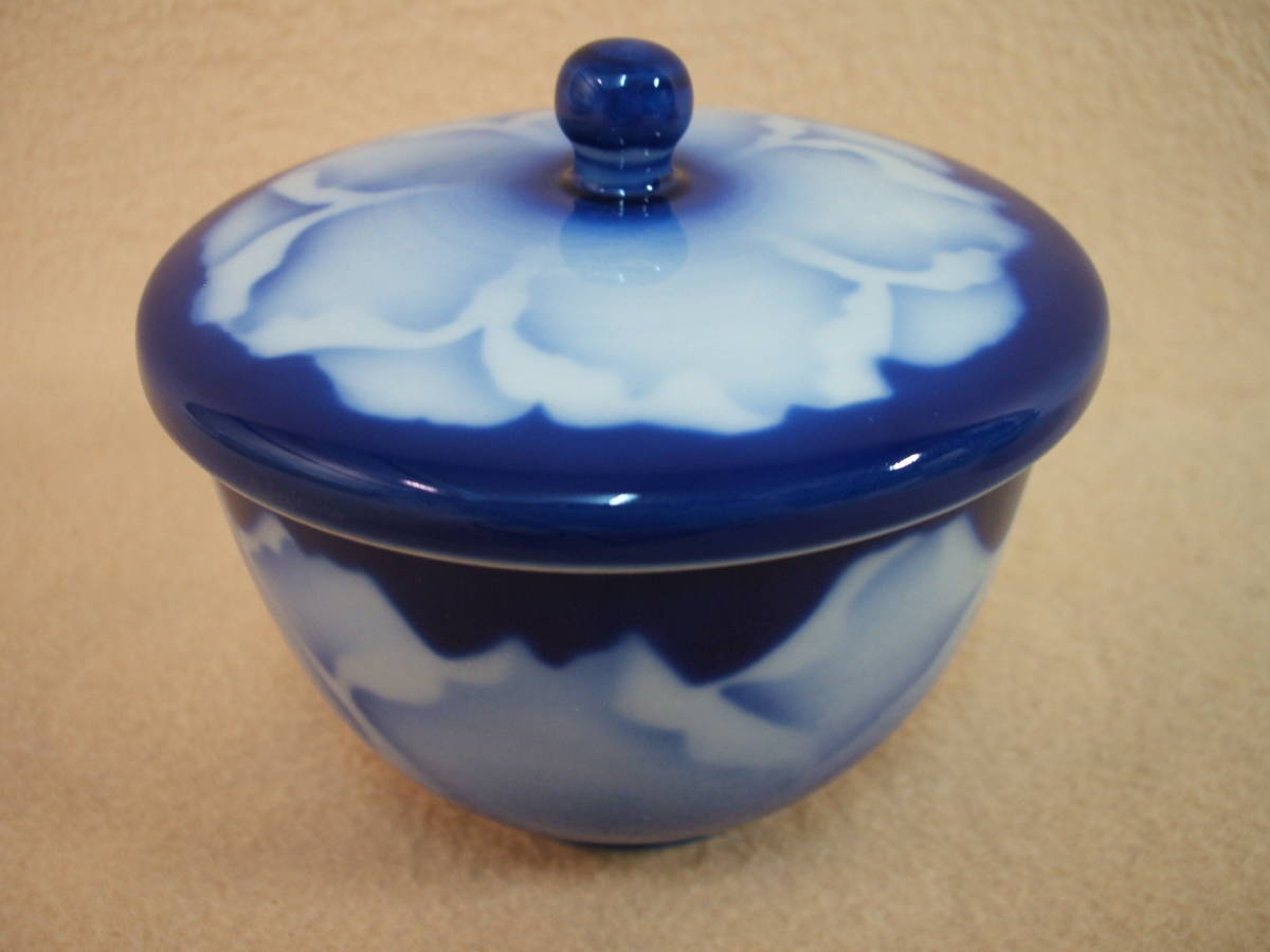 有田焼 深川製磁「高級 蓋付湯呑(花)」1個 完全 未使用 日本製 来客用 湯呑 汲出し 中サイズ 来賓 お坊さん 急須 茶器 茶托 宮内庁御用達拍卖