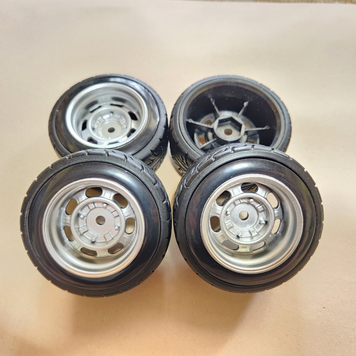 ●即決価格●送料無料●ドリフトタイヤ付●●鉄チン風●●オフセット9銀色●小径● 旧車 ホイール TT02 TT01 D3 D4 D5 YD-2 ラジコン拍卖