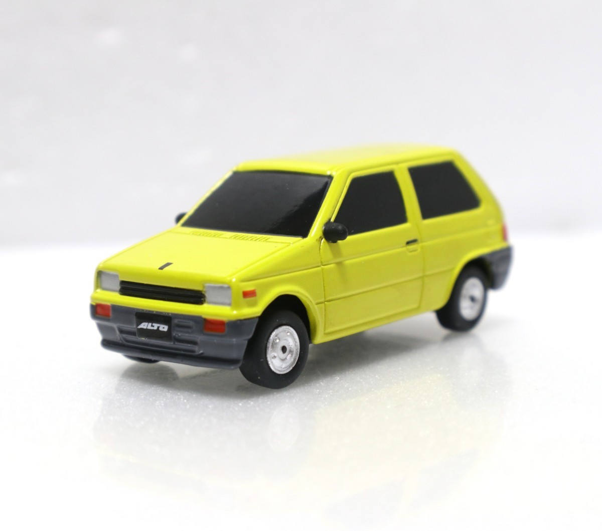 約1/64 2代目 スズキ アルト 3ドア CA71V/CA72V/CC71V/CC72V型(1984年~1988年)黄色 非売品拍卖