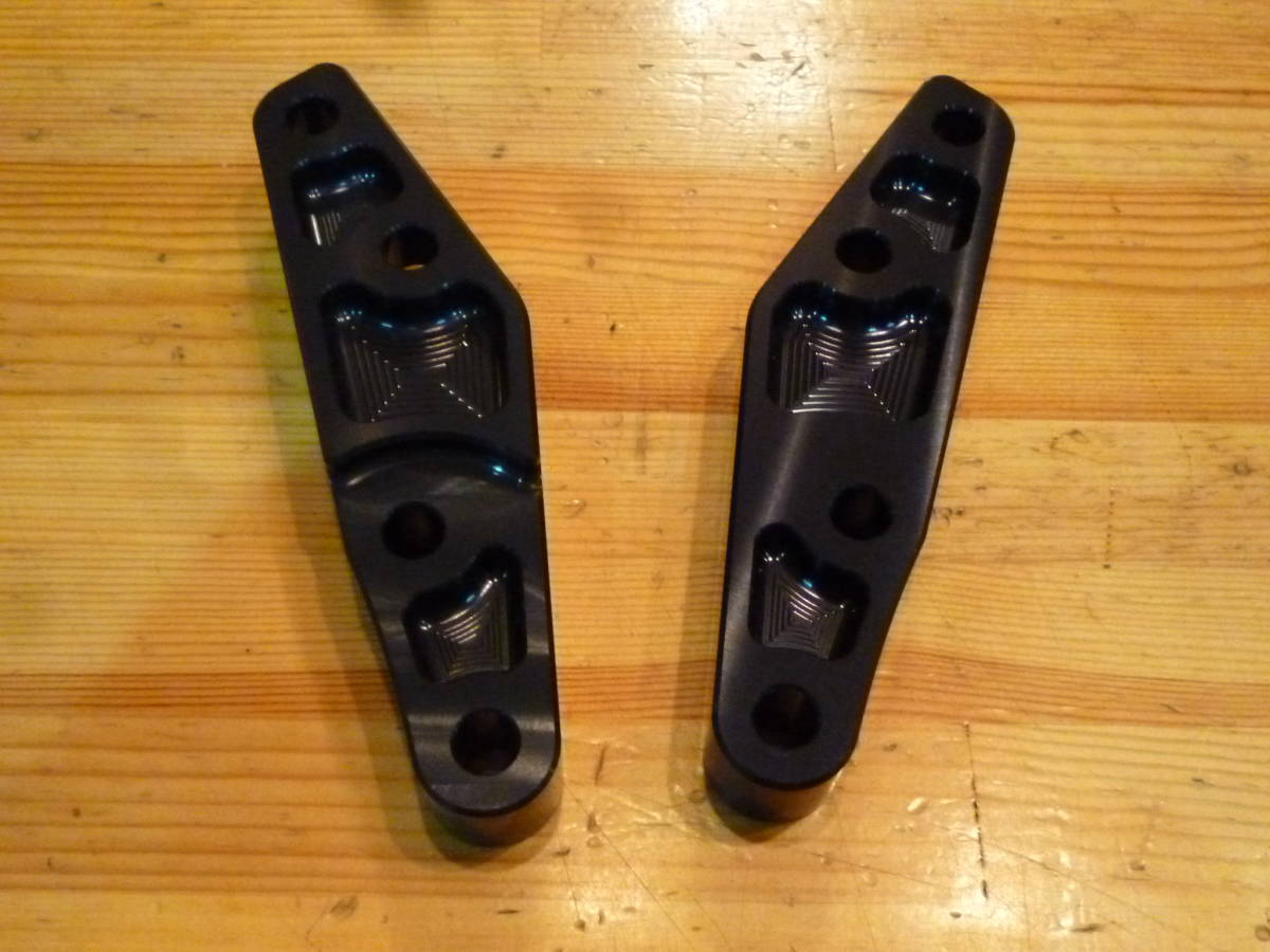 ゼファー1100 オーリンズ正立 ブレンボ40mmピッチ ローター320φ キャリパーサポート左右 ブラック 新品拍卖