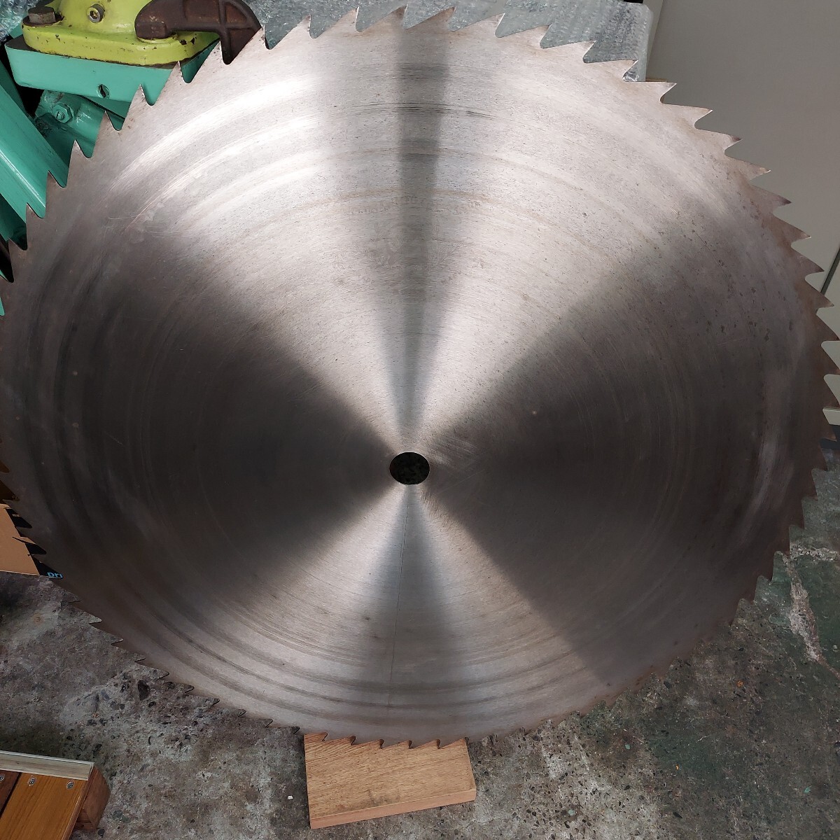 天龍製鋸 大丸鋸 外径910㎜×厚み1.85㎜×穴径44.5㎜×刃数72 タテ引き 中古品 ※直接引き取り限定拍卖