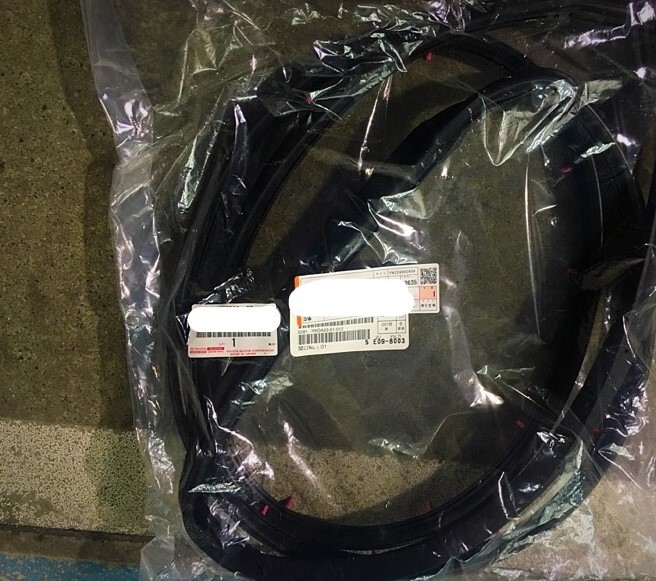 新品 未使用 トヨタ 純正 リヤドア ウェザーストリップ RH 30プリウス ZVW30 PRIUS PHV ZVW35 2009年4月~ 右側後ろドア用拍卖