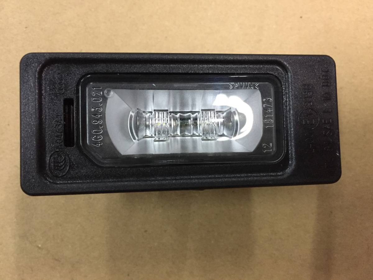 ナンバープレート灯 ライト 4G0943021 H26年 8X アウディ A1 スポーツバック リアゲート A1-3 A3 A4 A5 A6 A7 AQ3 AQ5 ATT RS4 RS5 RS6拍卖