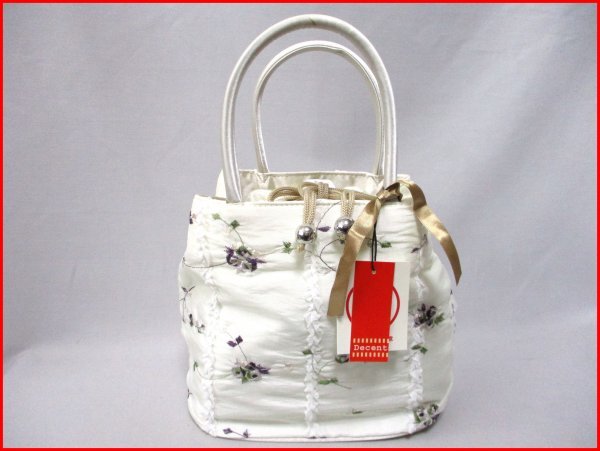 Decent 刺繍入ハンドバッグ◇未使用 フリル付き WH 巾着タイプ W23.5cm拍卖