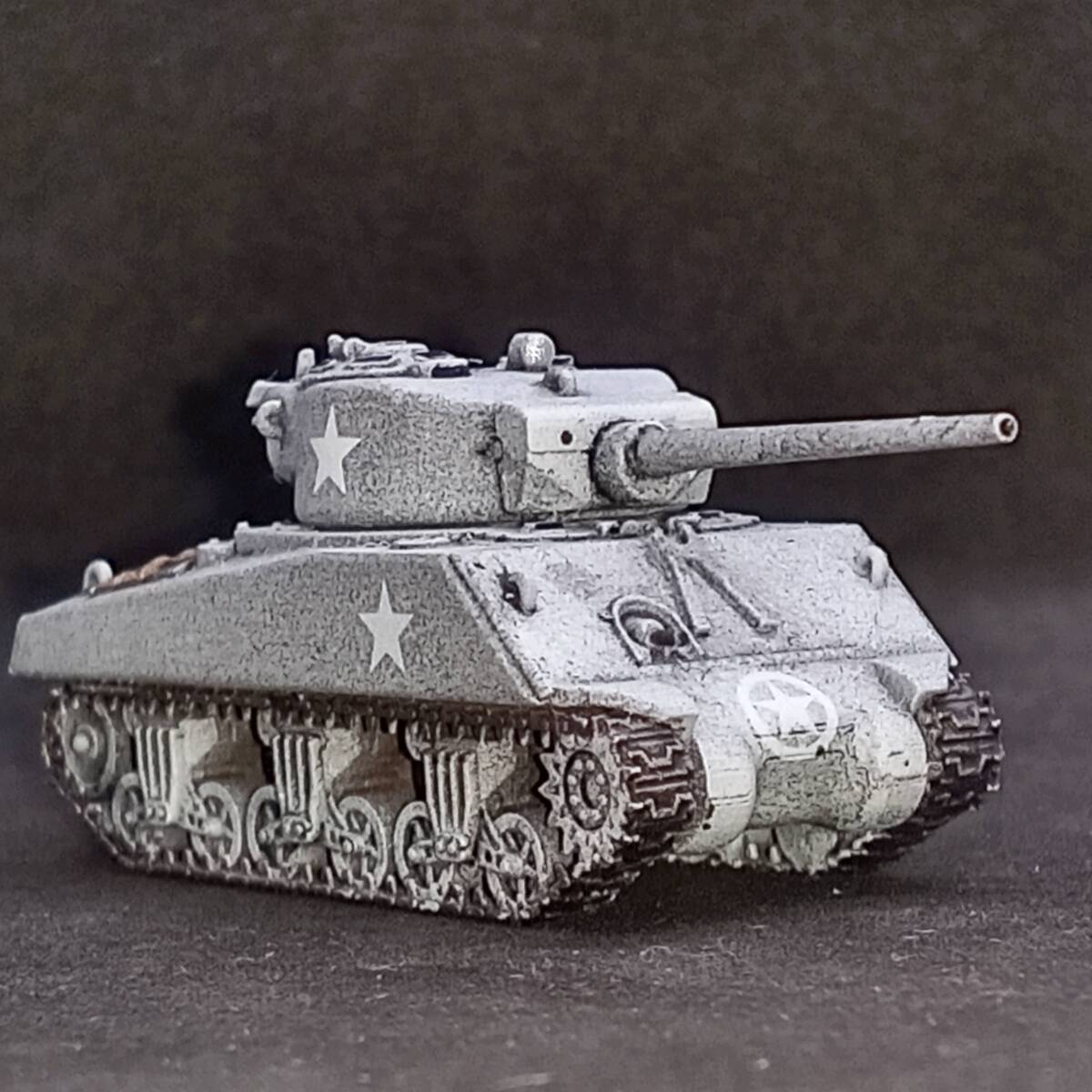 ●完成品1/144 M4A3E2ジャンボ.長砲身76mm砲,”重装甲タイプのM4シャーマン戦車!”.冬季塗装,アメリカ,WW2,自作ver拍卖