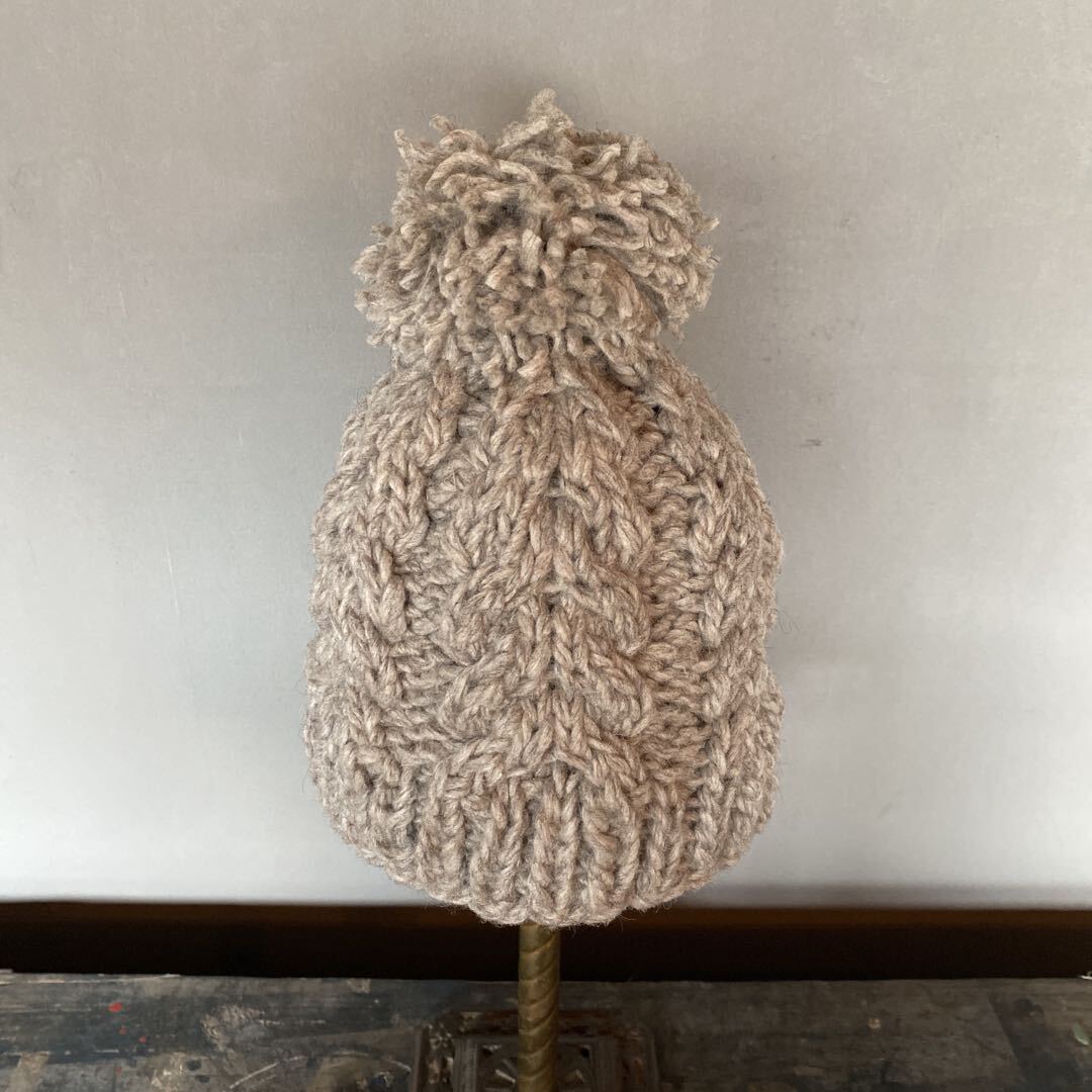 ★ハンドメイド ポンポンつきニットキャップ ★ グレー★ ユニセックス拍卖