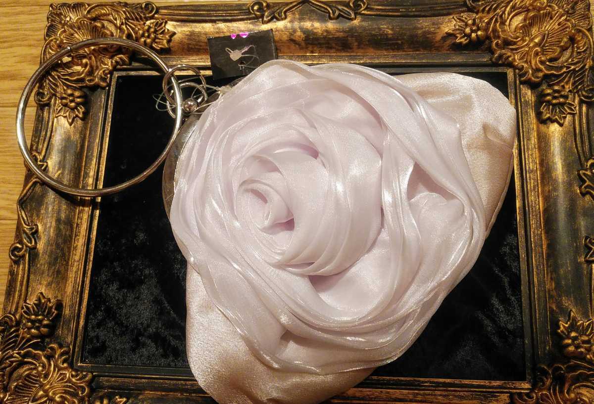 即決☆未使用☆ 可愛い☆ ホワイト お花デザイン クラッチ パーティバッグ拍卖