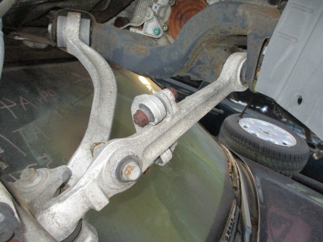 ■アウディ A6 クワトロ フロント ロアアーム 右 中古 部品取あり ショック ダンパー サスペンション ハブナックル スピンドル■拍卖