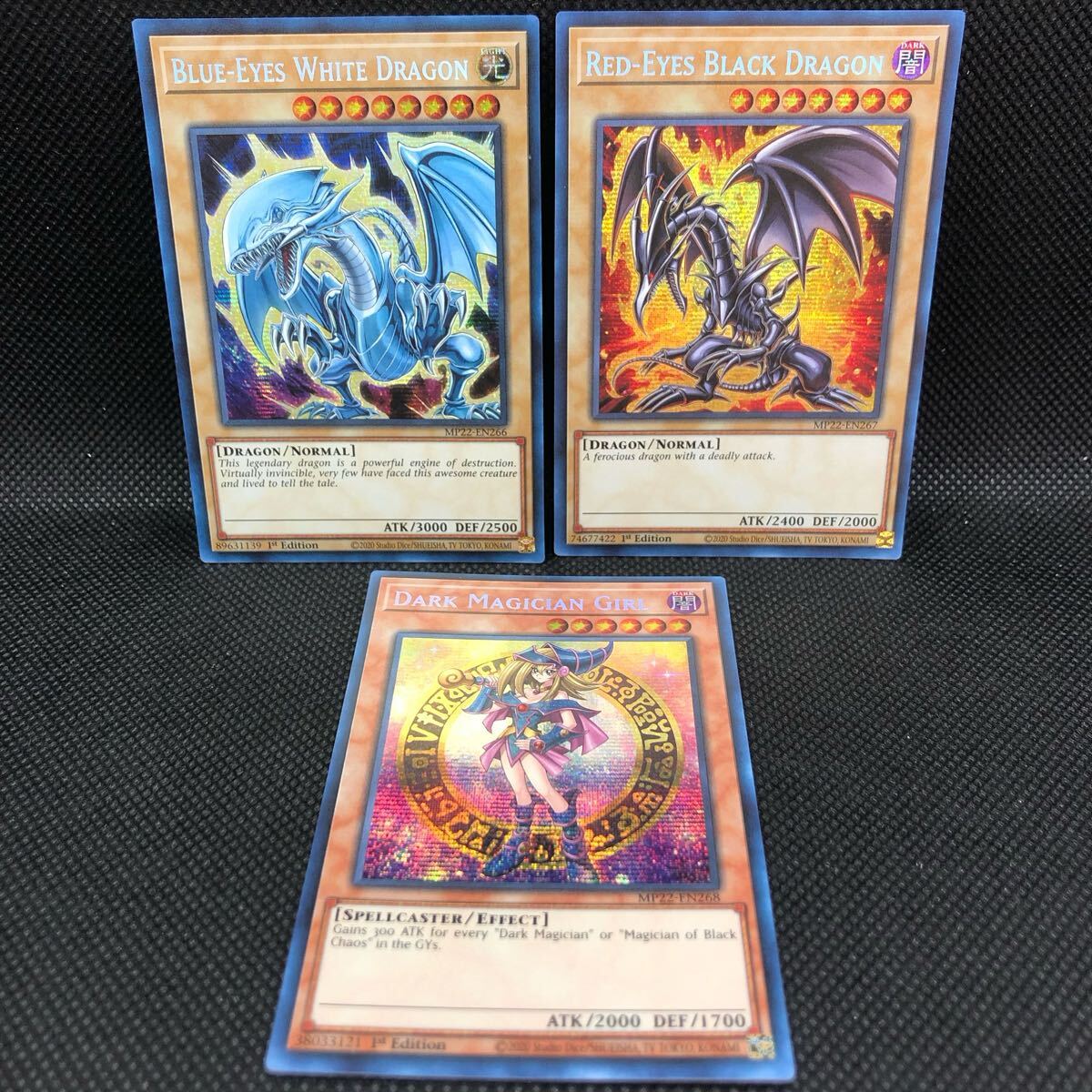 【未使用品】遊戯王 英語版 青眼の白龍 ブルーアイズ ブラックマジシャンガール 真紅の黒竜 レッドアイズ セット MP22 ②拍卖