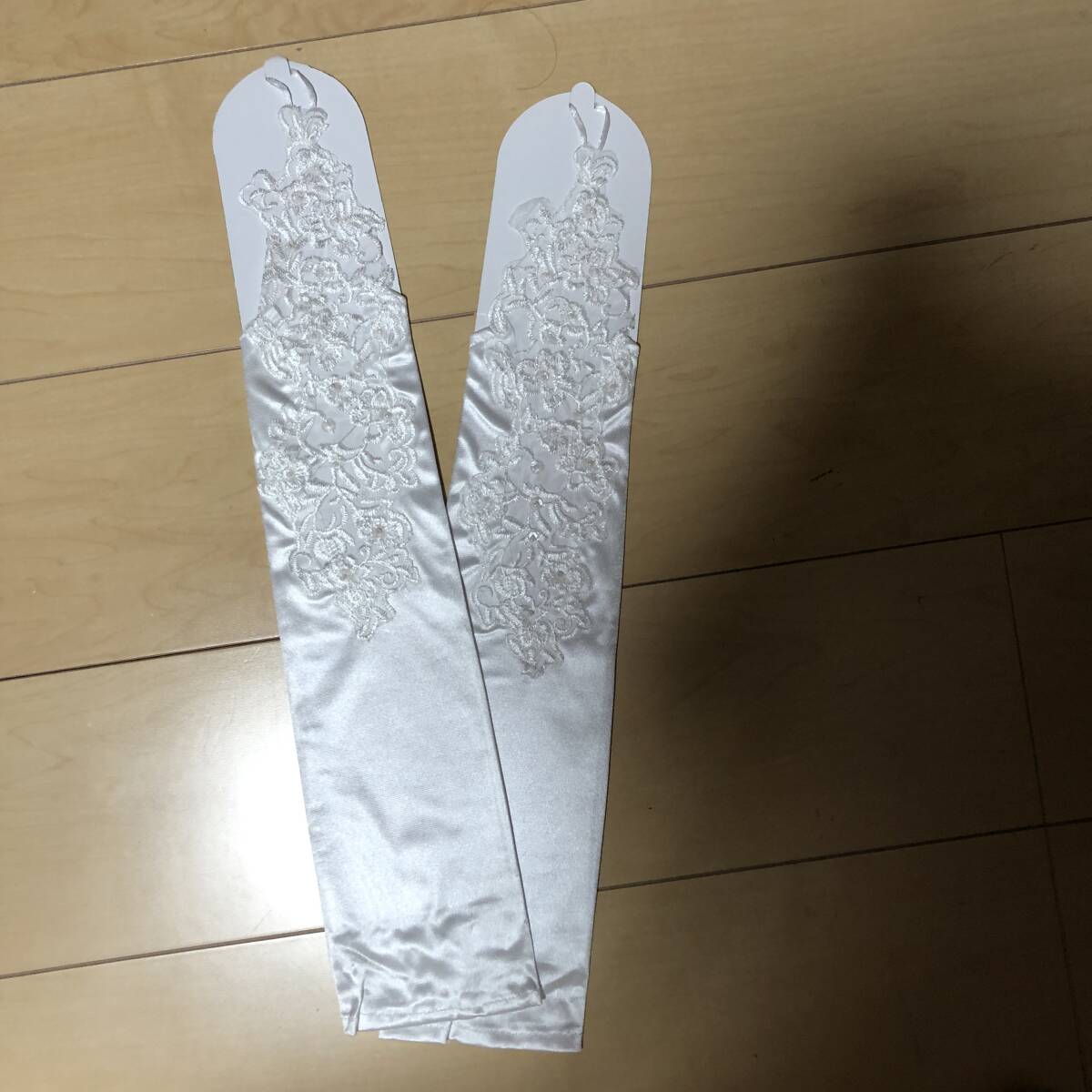 新品送料無料●ブライダル グローブ パーティグローブ ウエディンググローブ フラワーレース刺繍とスパンコールで華やか拍卖