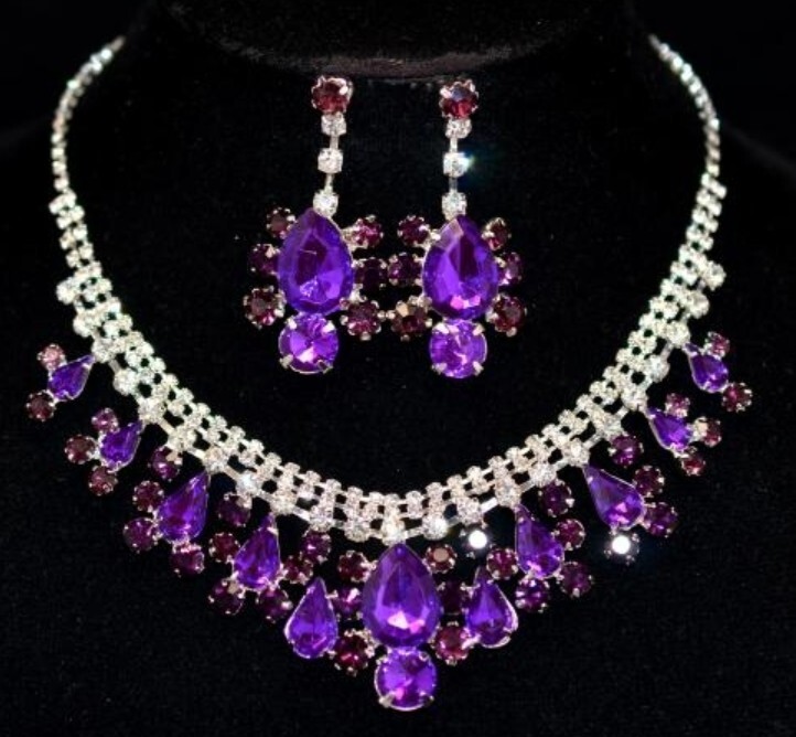 新品●送料無料●ネックレス&ピアス パープル 澄んだ色 パーティ 結婚式 余興 演奏会 舞台 拍卖