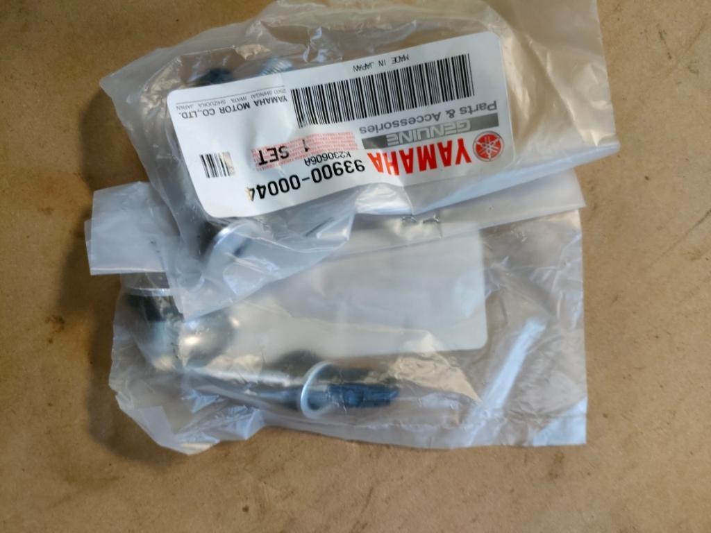 2個 ヤマハ(純正) L型エアバルブ 93900-00044 アウターナット拍卖