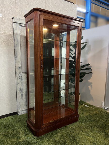 §希少!!【 ヴィンテージ家具 / 花梨無垢材 ガラスキャビネット キュリオケース 飾り棚 古美術品 天井照明付 花梨 】定価100万円 P05228拍卖