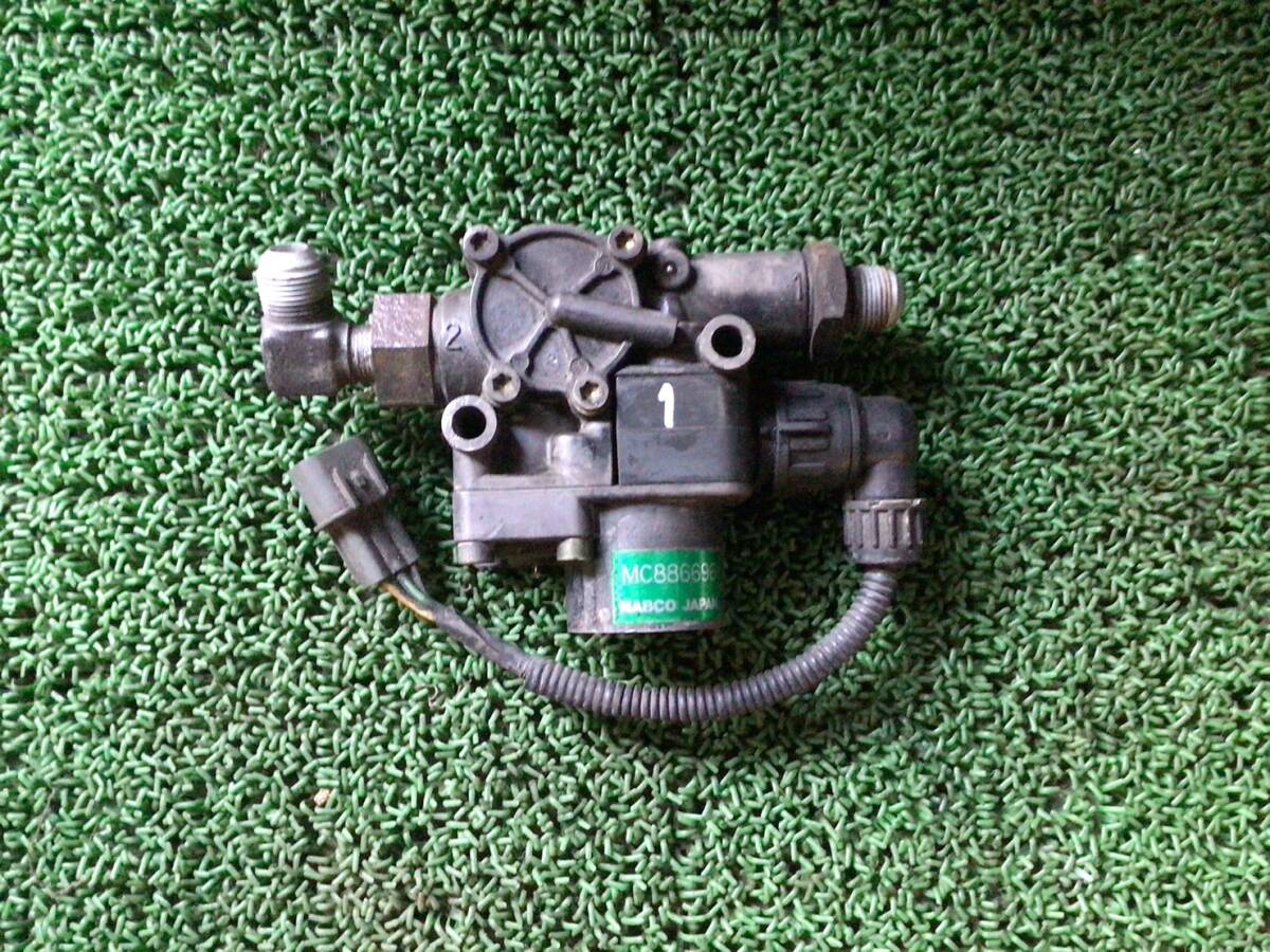 ① MC886696 ABS コントロール バルブ C2-25227 ④ 即日発送可 三菱ふそう ナブコ 60s拍卖